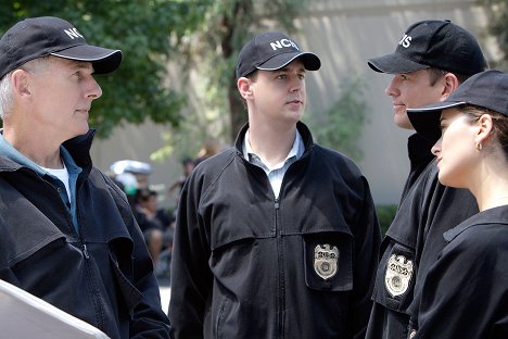 Mark Harmon, Sean Murray, Michael Weatherly, Cote de Pablo - Agenci NCIS - Przypadkowa ofiara - Z filmu