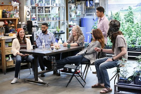 Elizabeth Ho, Tone Bell, Kathy Bates, Aaron Moten - Disjointed - Eve's Bush - Photos