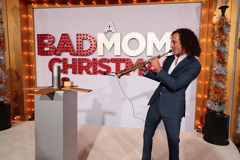 The Premiere of A Bad Moms Christmas in Westwood, Los Angeles on October 30, 2017 - Kenny G - Złe mamuśki 2. Jak przetrwać święta - Z imprez