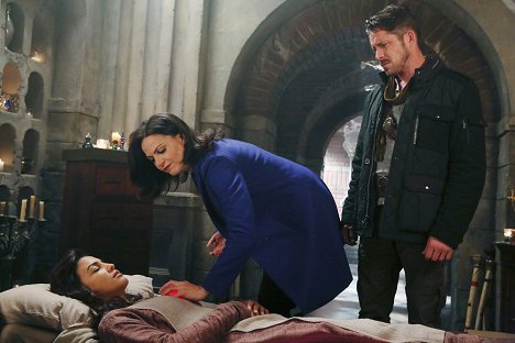 Christie Laing, Lana Parrilla, Sean Maguire - Once Upon a Time - Heroes and Villains - Photos