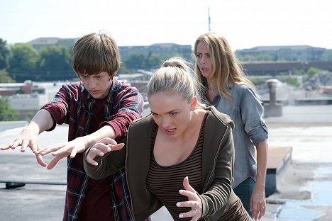 Percy Hynes White, Natalie Alyn Lind, Amy Acker - The Gifted - eXit strategy - De la película