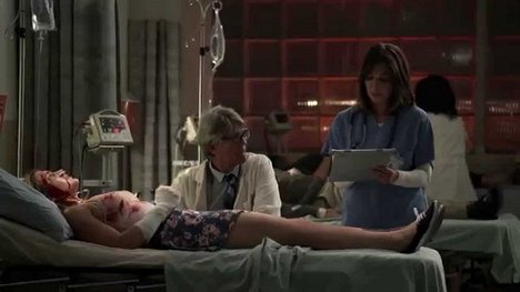 Brianna Joy Chomer, Eric Roberts - Stalked by My Doctor - Van film
