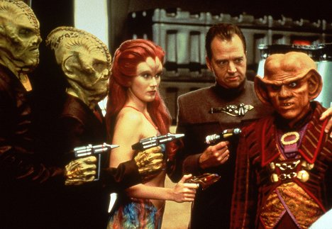 Brad Greenquist, Cyril O'Reilly, Bridget White, Gregory Itzin, Armin Shimerman - Star Trek: Vesmírna stanica DS9 - Who Mourns for Morn? - Z filmu