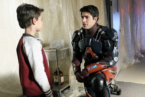 Jack Fisher, Brandon Routh - Legends of Tomorrow - Phone Home - Photos