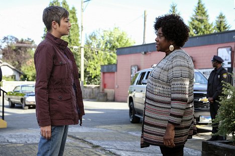 Loretta Devine - Supernatural - Patience - Photos