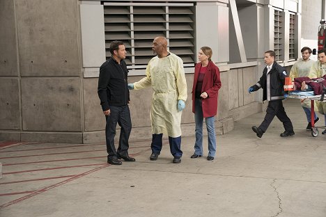 Justin Chambers, James Pickens Jr., Ellen Pompeo - Chirurgové - Kdo žije, kdo zemře, kdo vypráví tvůj příběh - Z filmu