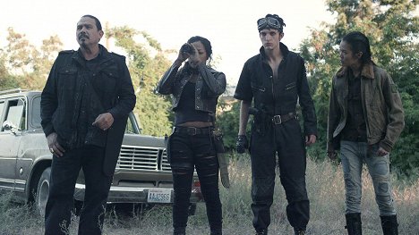 Emilio Rivera, Kellita Smith, Nat Zang, Sydney Viengluang - Z Nation - Welcome to Murphytown - De la película