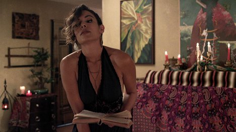 Nadine Velazquez - Z, mint zombi - Doc's Angels - Filmfotók