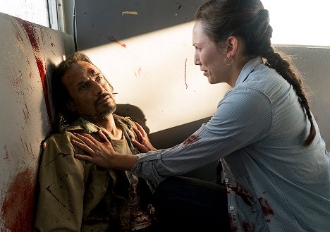 Jesse Borrego, Lisandra Tena - Fear the Walking Dead - Szánkózás - Filmfotók