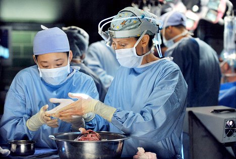 Sandra Oh, Kim Raver - Grey's Anatomy - Shock to the System - Photos