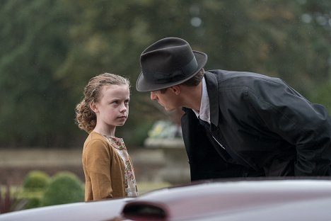 Honor Kneafsey, Max Irons - La Maison biscornue d'après Agatha Christie - Film