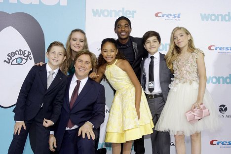 The World Premiere in Los Angeles on November 14th, 2017 - Jacob Tremblay, Izabela Vidovic, Stephen Chbosky, Millie Davis, Nadji Jeter, Bryce Gheisar, Elle McKinnon - (Ne)obyčejný kluk - Z akcí