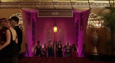 Hailee Steinfeld, Anna Camp, Brittany Snow, Anna Kendrick, Rebel Wilson, Hana Mae Lee - Ladíme 3 - Z filmu
