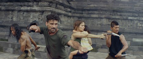 Yayan Ruhian, Frank Grillo, Bojana Novakovic, Iko Uwais - Beyond Skyline - De la película