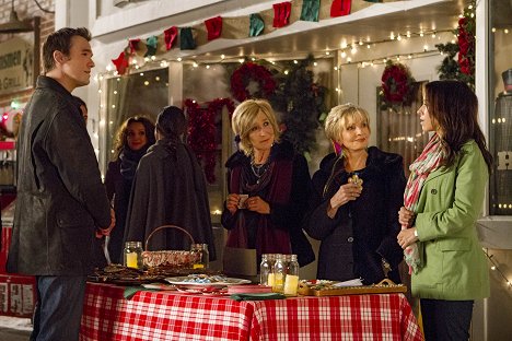 Adam Mayfield, Lin Shaye, Florence Henderson, Lacey Chabert - Matchmaker Santa - Filmfotos