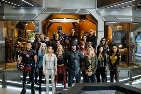 Nick Zano, Wentworth Miller, Danielle Panabaker, Caity Lotz, Melissa Benoist, Stephen Amell, Carlos Valdes, Grant Gustin, Dominic Purcell, Emily Bett Rickards, Tala Ashe, Maisie Richardson-Sellers - Legends of Tomorrow - Crisis on Earth-X, Part 4 - Photos