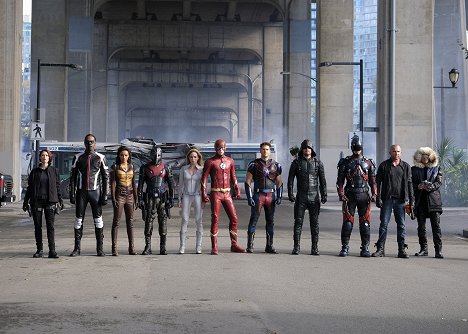 Chyler Leigh, Maisie Richardson-Sellers, Caity Lotz, Grant Gustin, Nick Zano, Stephen Amell, Dominic Purcell, Wentworth Miller - Legends of Tomorrow - Krise auf Erde X - Filmfotos