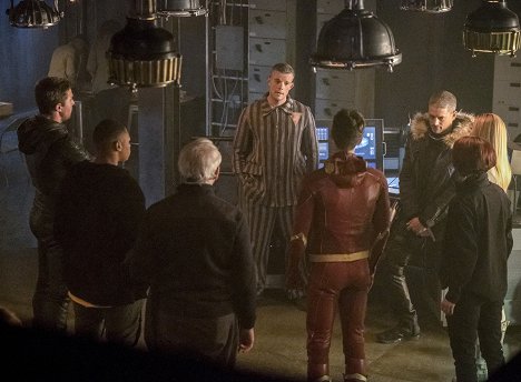 Stephen Amell, Russell Tovey, Wentworth Miller - Flash - A Villám - Crisis on Earth-X, Part 3 - Filmfotók