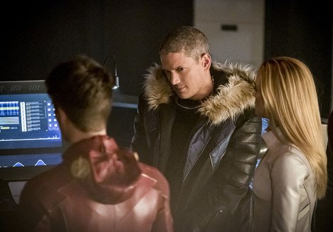Wentworth Miller, Caity Lotz - The Flash - Crisis on Earth-X, Part 3 - Photos