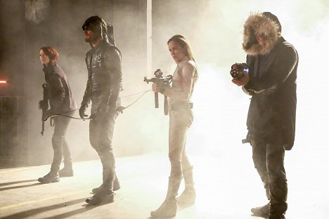Chyler Leigh, Stephen Amell, Caity Lotz, Wentworth Miller - The Flash - Terre-X : Rébellions - Film