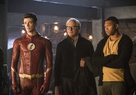 Grant Gustin, Victor Garber, Franz Drameh - The Flash - Crisis on Earth-X, Part 3 - Photos