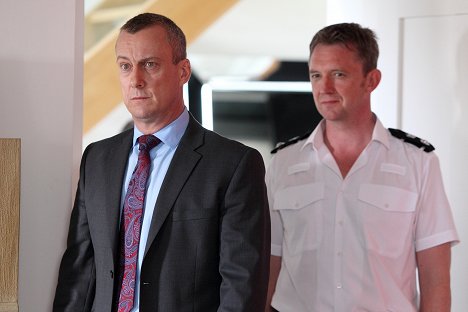 Stephen Tompkinson, Colin Tierney - DCI Banks - Cold Is the Grave: Part 1 - Z filmu