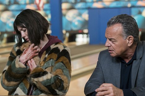 Mary Elizabeth Winstead, Ray Wise - Fargo - Who Rules the Land of Denial? - Photos