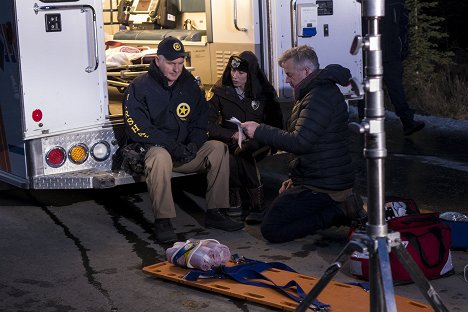 Andrew Airlie, Carrie Coon, Mike Barker - Fargo - Who Rules the Land of Denial? - Van de set