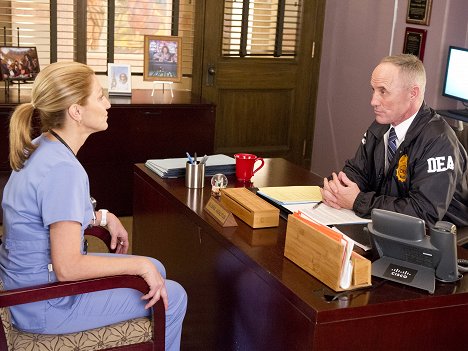 Edie Falco, Robert John Burke - Nurse Jackie - Sidecars and Spermicide - De la película