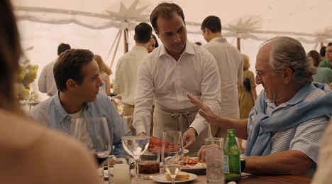 Alessandro Nivola, Adam Butterfield, Robert De Niro - The Wizard of Lies - Van film