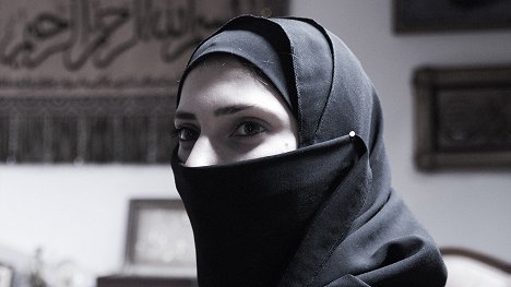 Sara El Debuçh - Border - De la película
