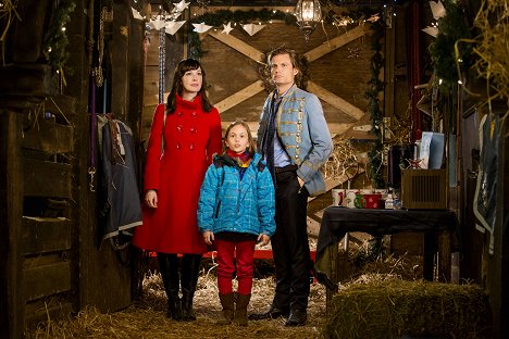 Rachel Wilson, Ella Ballentine, Casper Van Dien - Baby's First Christmas - Werbefoto