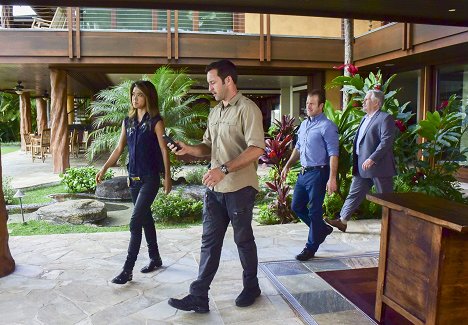 Grace Park, Alex O'Loughlin, Scott Caan, William Forsythe - Hawaii Five-0 - Huikau Na Makau A Ka Lawai'a - De la película
