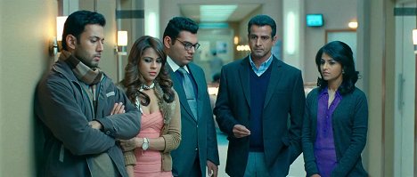 Sahil Anand, Sana Saeed, Kayoze Irani, Ronit Roy, Manasi Rachh - Student of the Year - Do filme