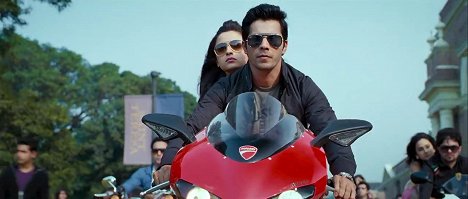 Alia Bhatt, Varun Dhawan - Student of the Year - Z filmu