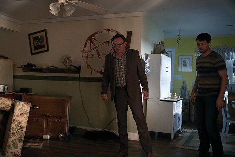 Philip Glenister, Patrick Fugit - Outcast - The One I'd Be Waiting For - Photos