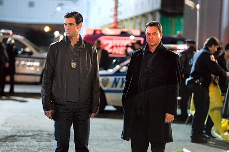 Eddie Cahill, Gary Sinise - CSI: NY - Party Down - Photos