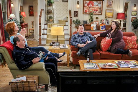 Swoosie Kurtz, Louis Mustillo, Billy Gardell, Melissa McCarthy - Mike & Molly - The World According to Peggy - Photos