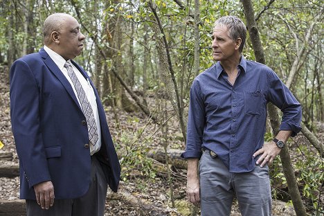 Barry Shabaka Henley, Scott Bakula - NCIS: New Orleans - Means to an End - Van film