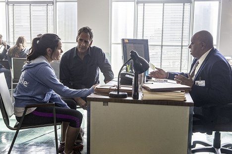 Shanley Caswell, Scott Bakula, Barry Shabaka Henley - NCIS: New Orleans - Means to an End - Photos