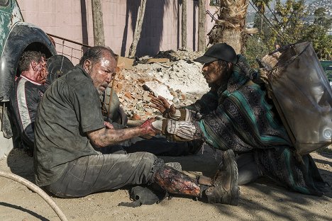 Rubén Blades, Jesse Borrego - Fear the Walking Dead - 100 - Filmfotos