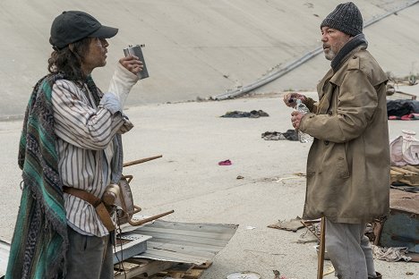 Jesse Borrego, Rubén Blades - Fear the Walking Dead - 100 - De la película