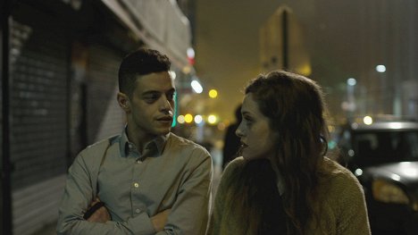 Rami Malek, Carly Chaikin - Mr. Robot - eps3.3_m3tadatapar2 - Van film