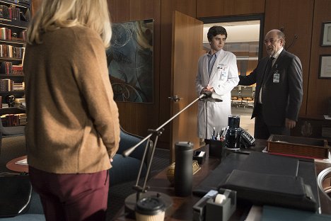 Freddie Highmore, Richard Schiff - Dobrý doktor - Oběti - Z filmu