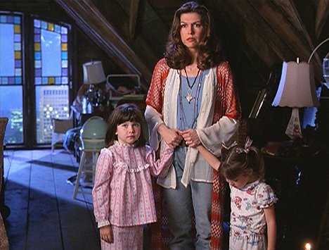 Emmalee Thompson, Finola Hughes, Megan Corletto - Charmed - That '70s Episode - Do filme