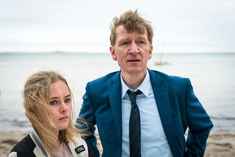 Felicia Maxime, Jens Albinus - Der Kommissar und das Meer - Tage der Angst - Filmfotos