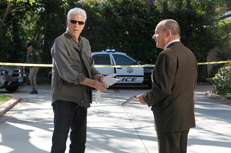 Ted Danson, Paul Guilfoyle - CSI: Crime Scene Investigation - Genetic Disorder - Kuvat elokuvasta