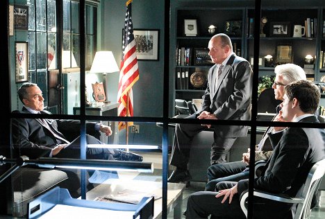 Titus Welliver, Paul Guilfoyle, Ted Danson, Matt Lauria - CSI: Crime Scene Investigation - Zippered - Photos