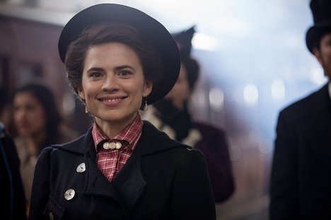 Hayley Atwell - Rodinné sídlo - Epizoda 1 - Z filmu