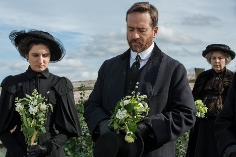 Bessie Carter, Matthew Macfadyen - Howards End - Episode 2 - Filmfotos